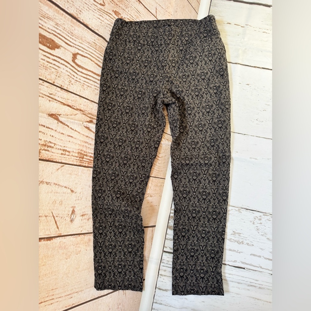 Renuar Black and Gray Leaf Pattern Leggings